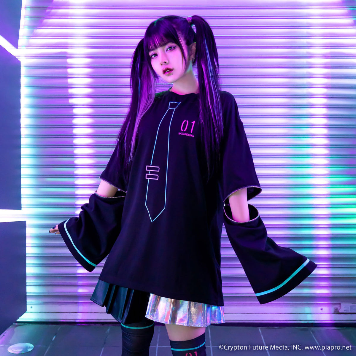 Listen Flavor Hatsune Miku zip top – Grumpy Bunny