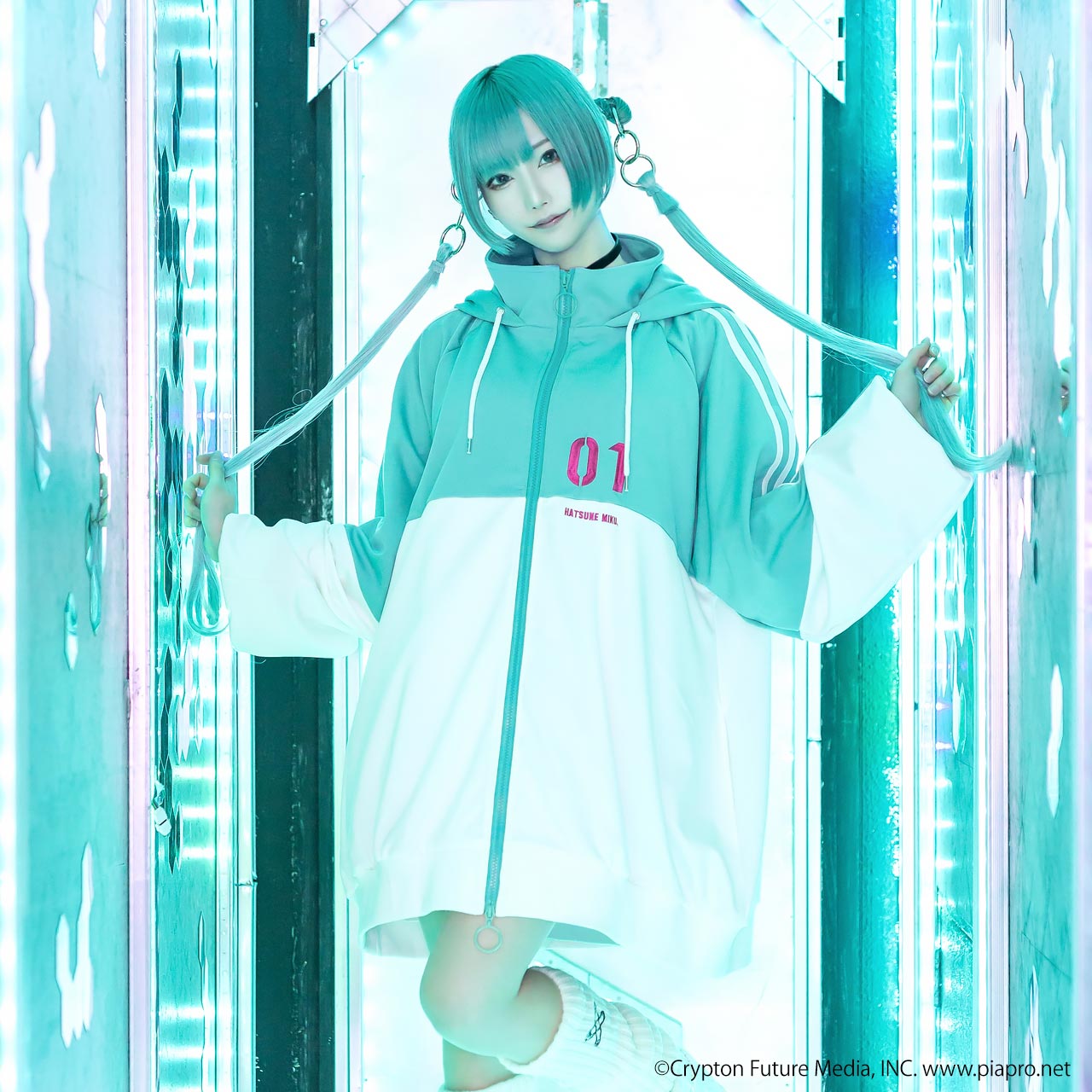 Listen Flavor x Hatsune Miku hoodie – Grumpy Bunny